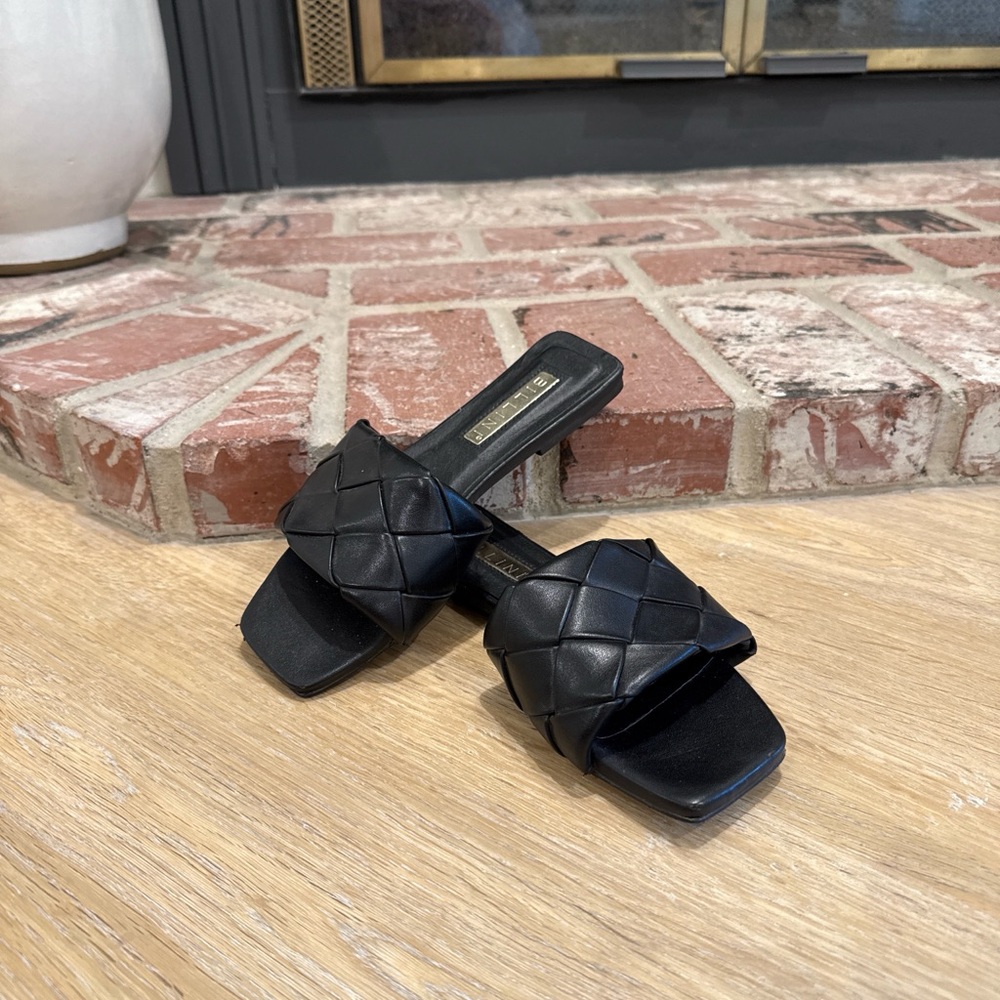 Billini Elegant Black Quilted Slide Sandals Sz 5